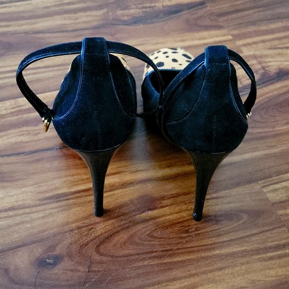 Tory Burch heels with Cheetah on toes - Picture 2 of 5